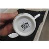 Image 4 : 2 Cups and Saucer H&M Souvenir Bone China, Indented Print
