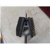 Image 8 : New Tera-Gear 2 in 1 hurricane lantern + 5pc BBQ tool set