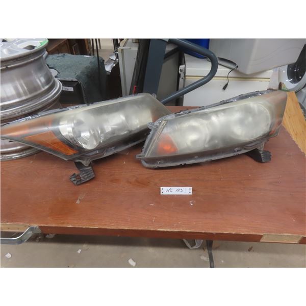 Two Headlights for 2009 Honda Accord With Seat Covers