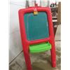 Image 2 : Children’s Art Easel