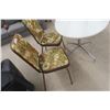 Image 2 : Retro Table With Three Chairs, 29 x 30 x 45