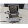 Image 8 : Toastmaster Electric Frying Pan and Antique Toaster