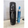 Image 3 : SodaStream Machine With Partial and Full CO2 Cartridges, Containers And Soda Syrups, Working