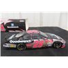 Image 2 : Action NASCAR Limited Edition Die-Cast Race Car, 1/24 Scale, Kevin Harvick, In Box