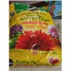 Image 3 : 50 Liter Potting Soil 1/3 Bag Perlite Pruning Saw Plastic Starter Pots and Totes