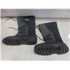 Image 5 : Northern Territory Winter Boots Size 12 Tear in Fabric on Right Boot