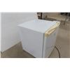 Image 2 : Chef Bar Fridge 20" x 18" x 17".