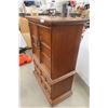 Image 2 : Dresser 56" x 42" x 20".
