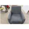 Image 4 : Living Room Chair w/ Ottoman