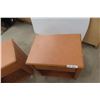Image 4 : 2 Oak Nightstands or End Tables 24" x 16" x 22".