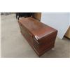 Image 2 : Cedar-Lined Hope Chest 22" x 45" x 18".