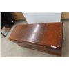 Image 3 : Cedar-Lined Hope Chest 22" x 45" x 18".
