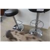 Image 5 : 2 Adjustable Bar Stools.