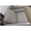 Image 5 : 2 Matching Living Room Chairs.