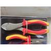 Image 5 : 3 Piece Mastercraft Insulated Plier Set and 4 Piece Screwdriver Set