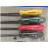 Image 8 : 3 Piece Mastercraft Insulated Plier Set and 4 Piece Screwdriver Set