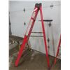 Image 2 : Fiberglass Step Ladder With Paint Tray – 5 Ft
