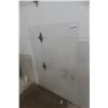 Image 4 : 4 Pieces Plexiglass: 39" x 58", 32" x 48", 24" x 48" and 30" x 32".