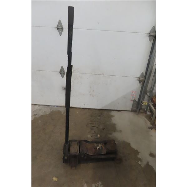 3-Ton Hydraulic Floor Jack.