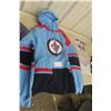 Image 4 : Winnipeg Jets XXL Men's Sweatshirts, Toque, Bobby Hull Autographed Program