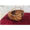 Image 4 : Vintage First Nations Chippewa Willow/Ash Gathering Basket 12" Across