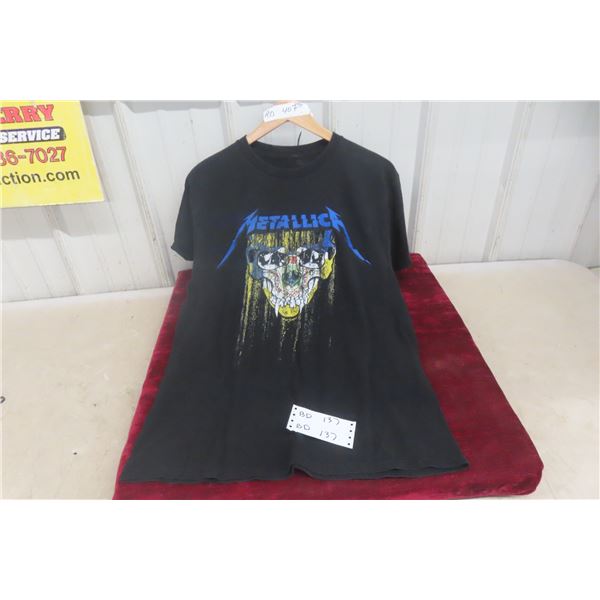 Vintage 2018 Metallica Winnipeg Large Concert Tour T-Shirt