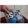 Image 5 : Vintage Gordie Howe Houston Aeros Movie Set Game Used Gloves