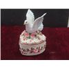 Image 10 : 1 Britney Carousel Horse Music Box – 1 Holsted House White Dove Music Box 'Wings of Love'