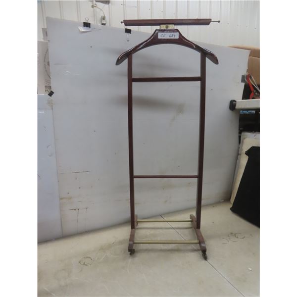 Brevettato Rolling Valet Stand