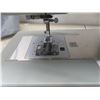 Image 10 : Singer Heavy Duty Sewing Machine