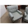 Image 2 : 2 Matching Living Room Chairs