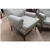 Image 4 : 2 Matching Living Room Chairs