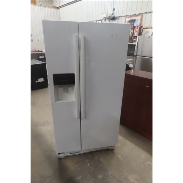 Amana Fridge w/ Water and Ice 65 1/2" x 33" x 31"