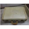 Image 9 : 2 Vintage Suitcases
