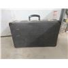 Image 7 : 3 Mismatched Suitcases