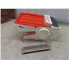 Image 12 : 2 Spice Racks, Kitchen Prayer Plaque, 2 Turbo Roaster, Veggie Slicer And More