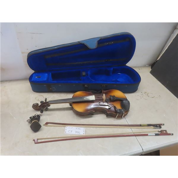 Violin With 2 Bows And Case