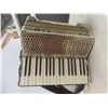 Image 12 : Hohner Verdi I Accordion w/ Case