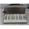 Image 5 : Hohner Verdi I Accordion w/ Case
