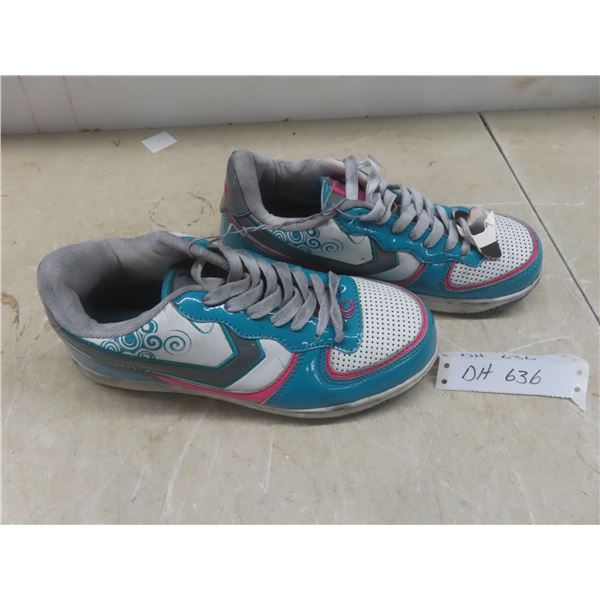 Running Shoes, Never Worn, Very Dusty, Sz 7