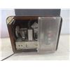 Image 4 : Antique General Electric Tube Radio