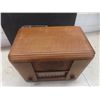 Image 9 : Antique General Electric Tube Radio