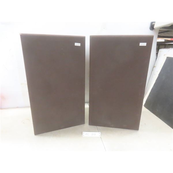 2 Akai Speakers
