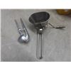 Image 2 : 4-Piece Plastic Canister Set Harvest Gold, Vintage Grinder, Garlic Press