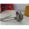 Image 4 : 4-Piece Plastic Canister Set Harvest Gold, Vintage Grinder, Garlic Press