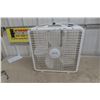 Image 1 : Box Fan - 21" x 21"