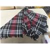 Image 11 : Blankets, Tablecloths, Handkerchiefs, Linens And More