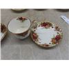 Image 3 : 5 China Tea Cups & Saucers Royal Albert