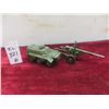Image 1 : 2 Military Dinky Toys, Armoured Personnel Carrier And 55 Medium Gun