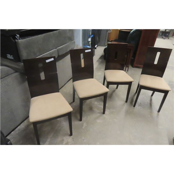4 Matching Kitchen Or Dining Room Chairs